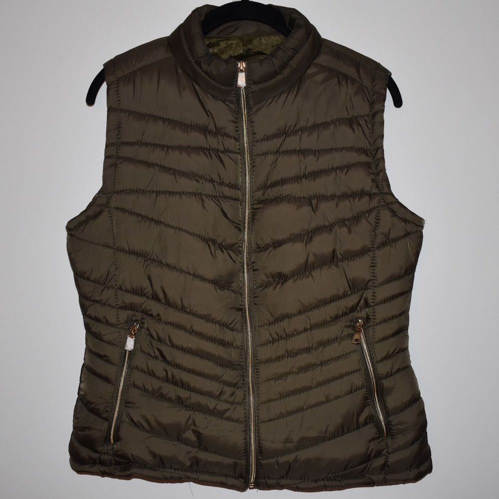 NWOT Snobbish Green Puffy Vest